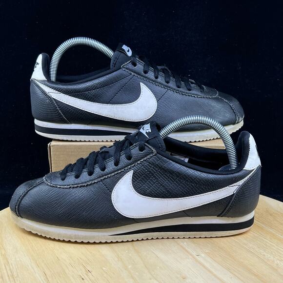 Nike Cortez Classic Black White 398436-010 Womens Size 9 - Picture 1 of 10